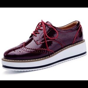 Women's Platform Lace-Up Wingtips Oxford Shoe.
